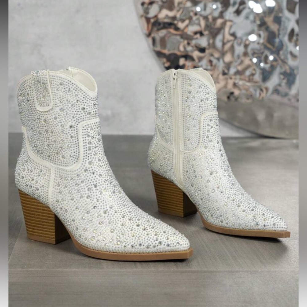 Rhinestone Cowgirl Cowboy Boots Sz US 8 NWOB